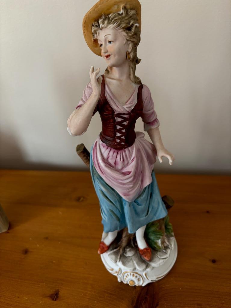 Postures en biscuit, Enlèvement