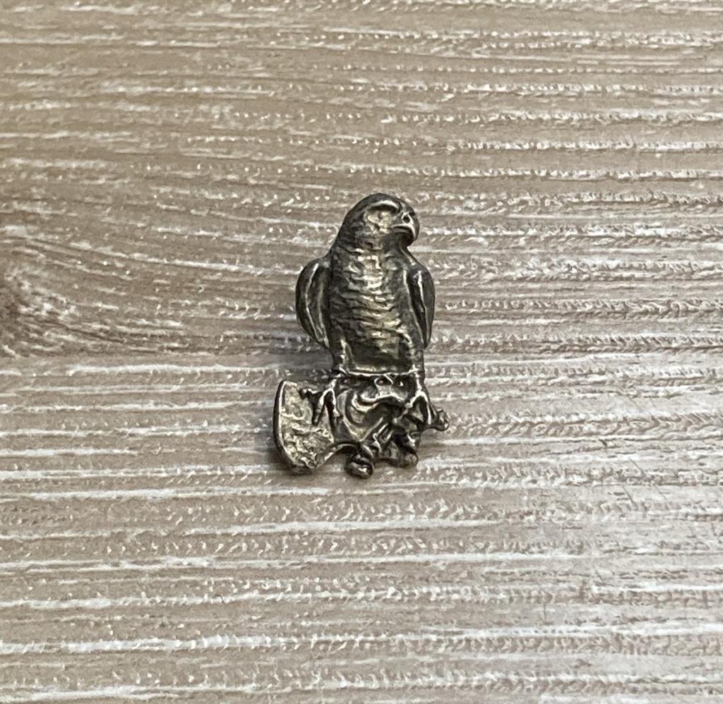 PIN - AREND - AIGLE - ROOFVOGEL - VOGEL - OISEAU DE PROIE, Envoi, Utilisé, Animal et Nature, Insigne ou Pin's