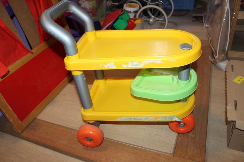 petit chariot /desserte enfant, Enfants & Bébés, Enlèvement, Utilisé