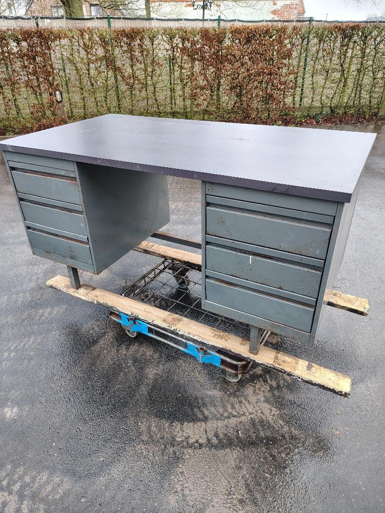 metalen bureau beetje roest, Hobby en Vrije tijd, Overige Hobby en Vrije tijd, Ophalen, Gebruikt