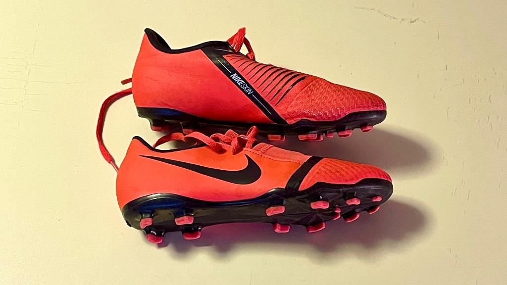 Chaussures foot T 36,5 - Nike Foot/rugby État neuf, Neuf, Chaussures, Taille S, Envoi