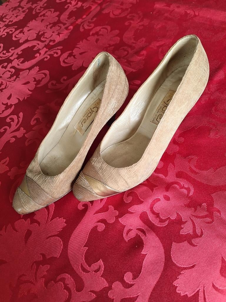 escarpins élégants  en cuir pointure 37, marque Cyprès, Beige, Escarpins, Cypres, Comme neuf