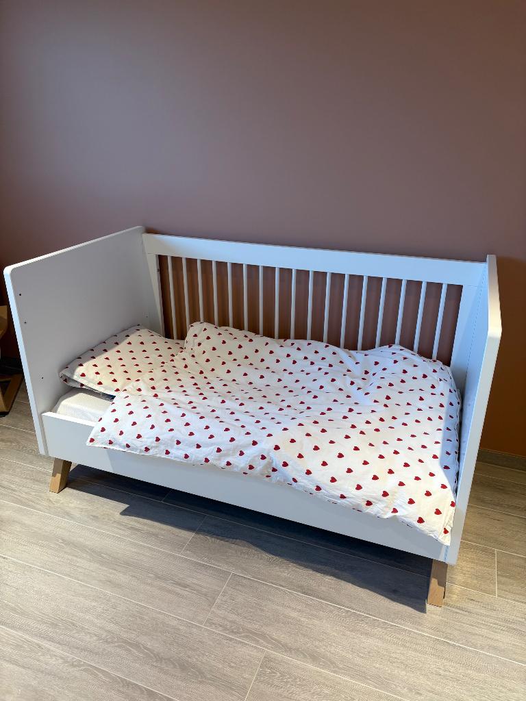 Baby-/peuterbed Bopita Lynn 140x70 cm met Aerosleep matras, Enfants & Bébés, Chambre d'enfant | Lits, Comme neuf, 140 à 160 cm