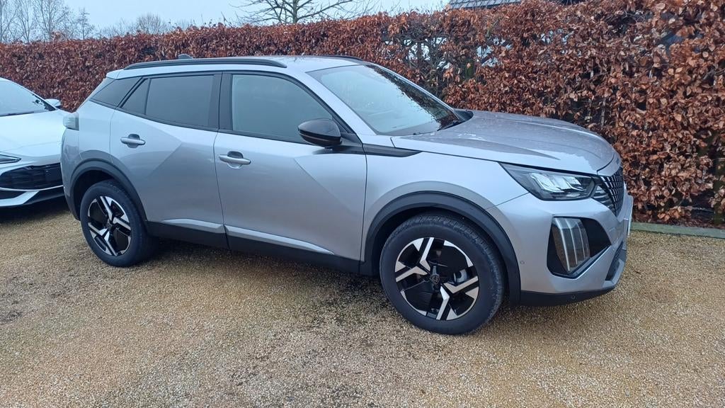 3X Peugeot Peugeot 2008 (2024 / 9.733 kms) 1.2 T 100 Allure, Auto's, Voorwielaandrijving, USB, 1199 cc, Bedrijf