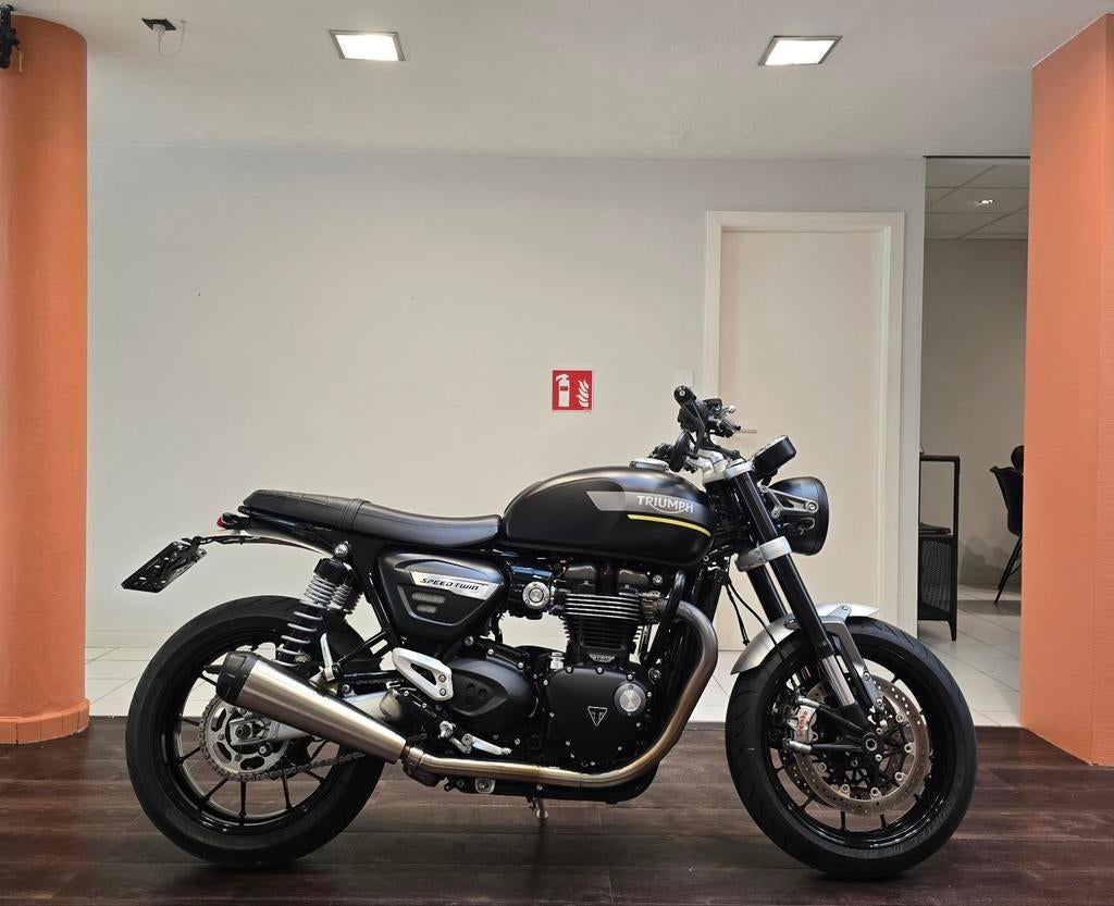 Triumph Speed Twin 1200**2023**9.950km**Garantie, 2 cilinders, Motorrijbewijs A, Bedrijf, Meer dan 35 kW