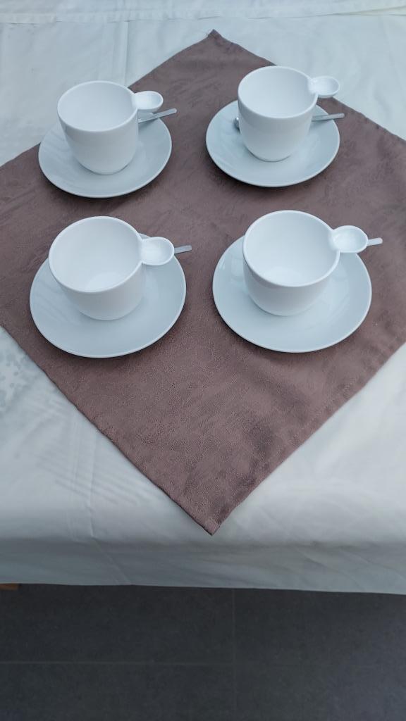 Thee tasjes 4 stuks met onderbord en lepeltje, Ophalen