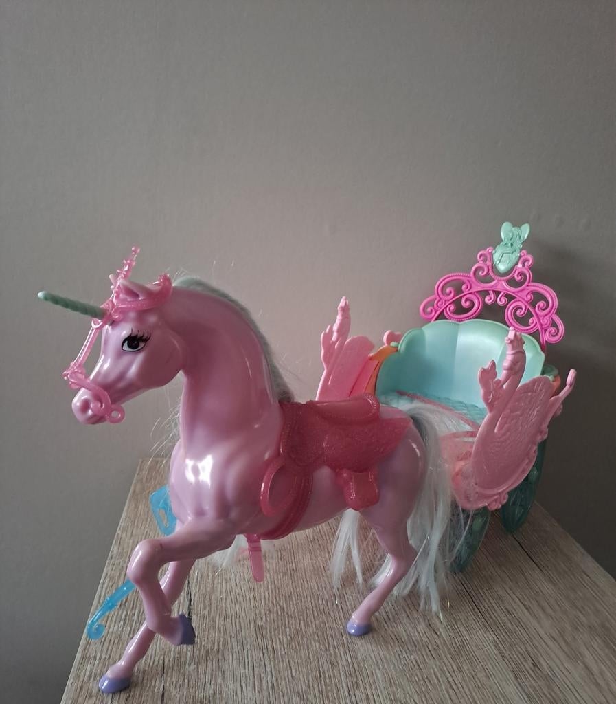vintage Barbie eenhoorn met koets, Kinderen en Baby's, Speelgoed | Poppen, Ophalen, Gebruikt, Barbie