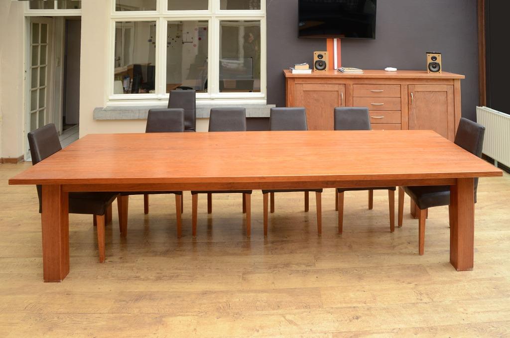 très grande table en bois, Enlèvement