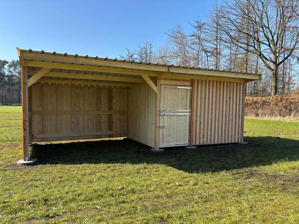Box met Schuilstal van 3x8, Pâturage, 2 ou 3 chevaux ou poneys