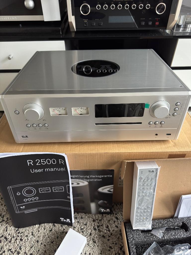 T+A R2500R, TV, Hi-fi & Vidéo, Amplificateurs & Ampli-syntoniseurs, Comme neuf, Enlèvement