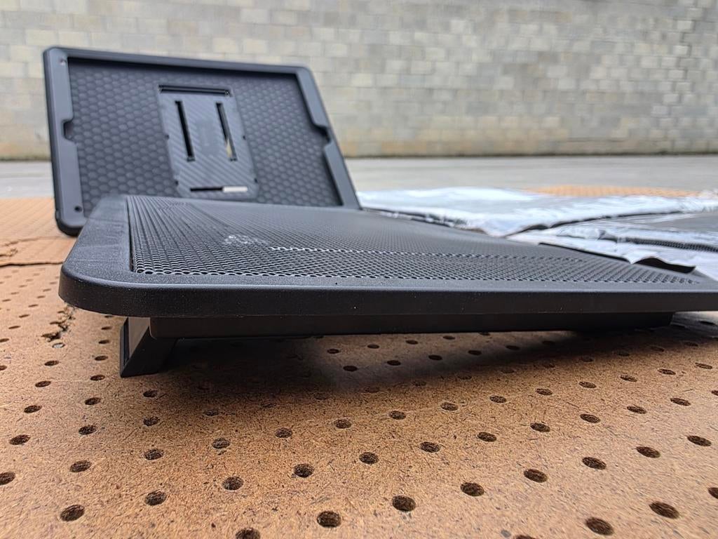 Cooling pad laptop + accessoires set  met hoezen & tablet, Ophalen of Verzenden, Zo goed als nieuw, Luchtkoeling