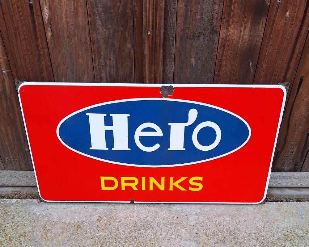 Tof en groot emaille bord van Hero Drinks, Langcat Bussum., Enlèvement ou Envoi, Utilisé, Panneau publicitaire