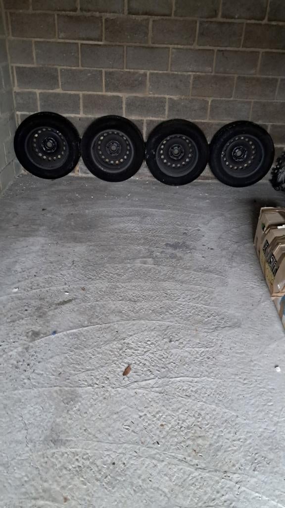 5 pneus sur gants 195/65 R15, Autos : Pièces & Accessoires, Enlèvement, Jante(s)