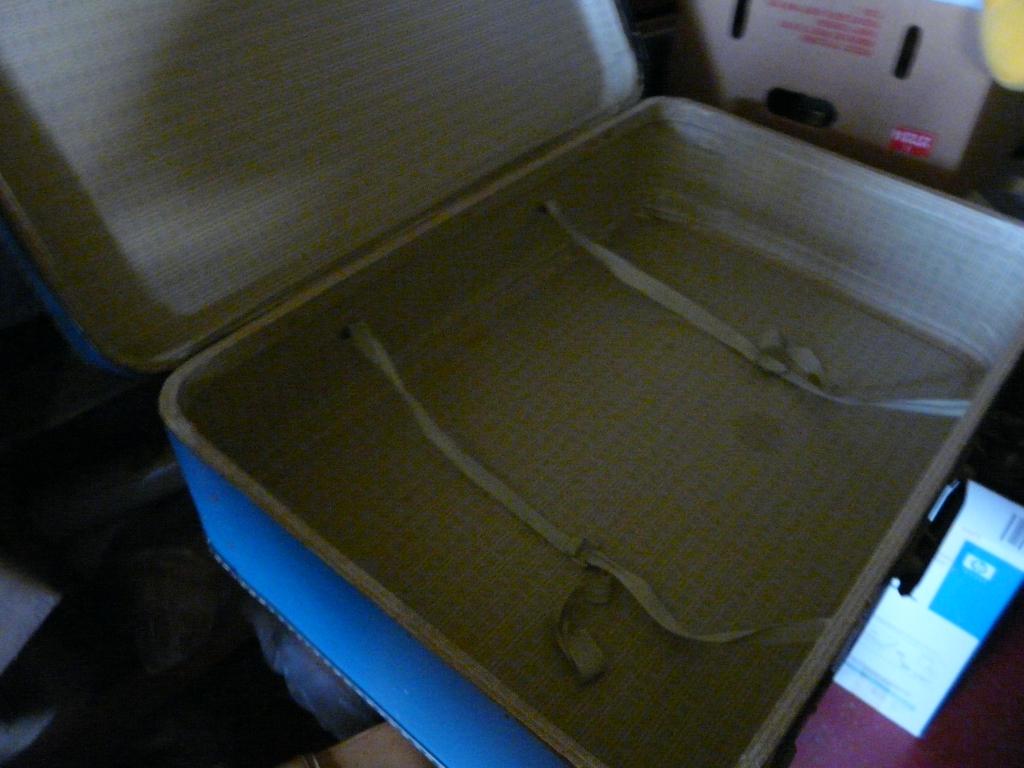 GRATUIT : valise p.e.  Stage Attribute : bleu vintage, Enlèvement, Utilisé