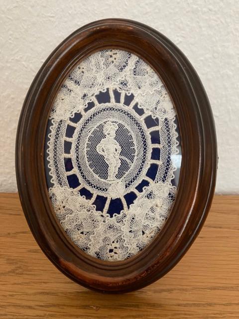 « Manneken Pis » en dentelle belge, Antiquités & Art, Enlèvement ou Envoi