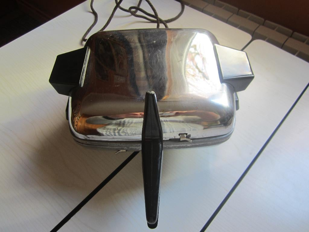 Gaufrier design 1950 pour véritables gaufres de Bruxelles., Enlèvement ou Envoi