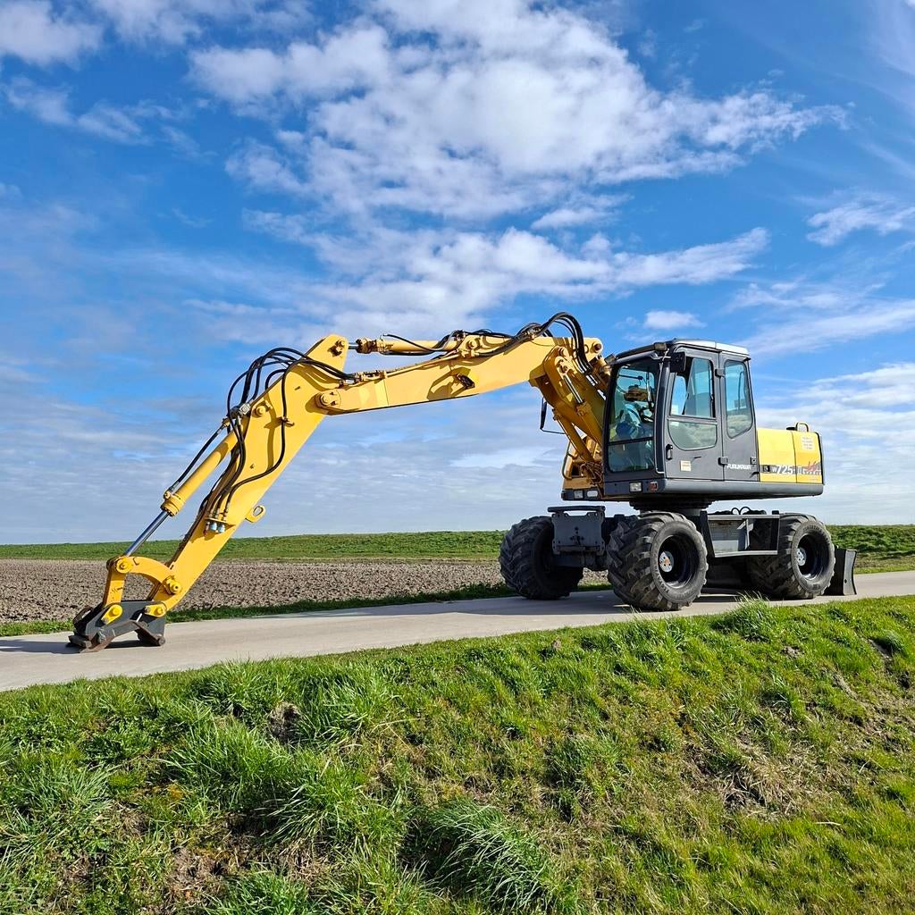 Te koop zeer nette mobiele kraan Furukawa W725 2 Ls tronic, Zakelijke goederen, Machines en Bouw | Kranen en Graafmachines, Ophalen of Verzenden