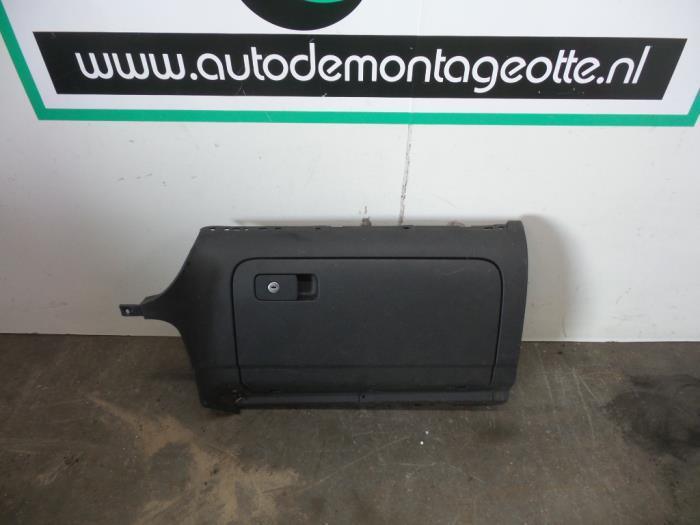 Boîte à gants d'un Volkswagen Scirocco (Scirocco 09-), -, 3 mois de garantie, Utilisé, -