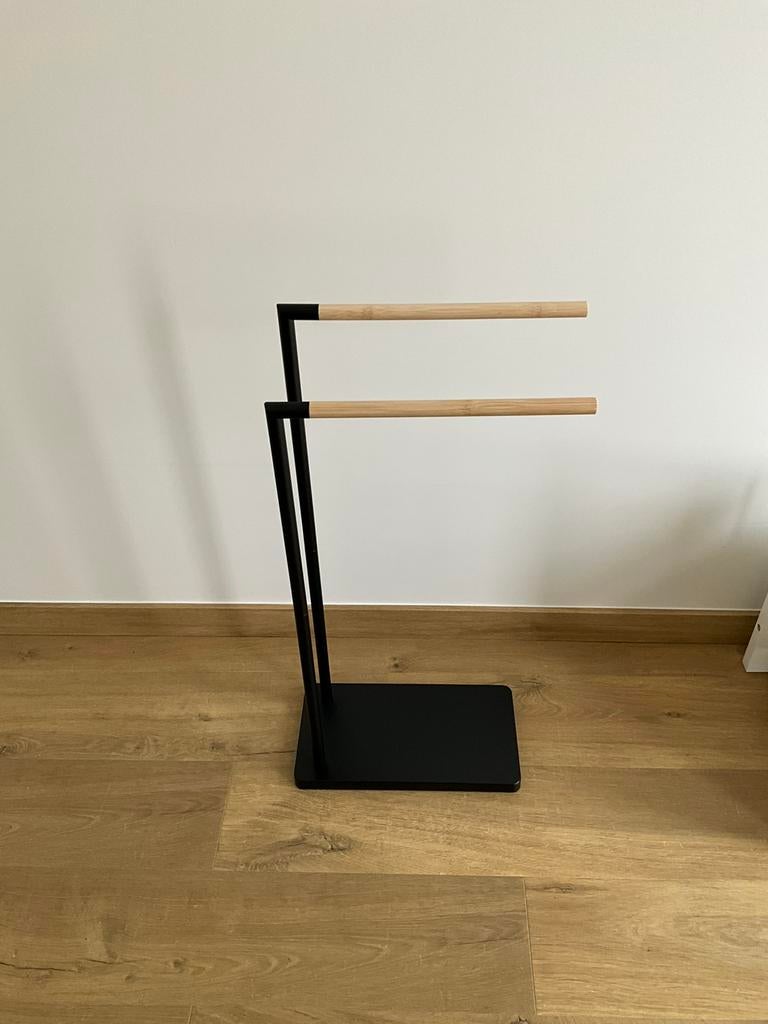 Vrijstaand 2-armig handdoekenrek, Huis en Inrichting, Badkamer | Badtextiel en Accessoires, Ophalen, Zo goed als nieuw, Zwart