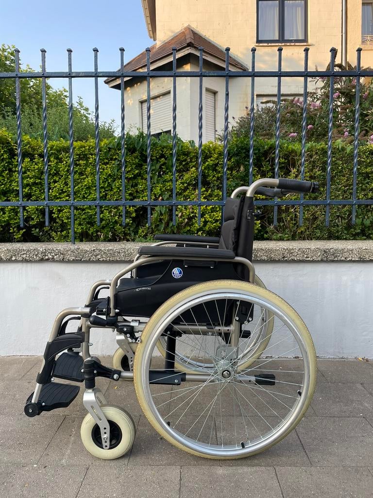 Vermeiren V 200 opvouwbare rolstoel nieuwstaat, Ophalen of Verzenden, Inklapbaar, Zo goed als nieuw, Handbewogen rolstoel
