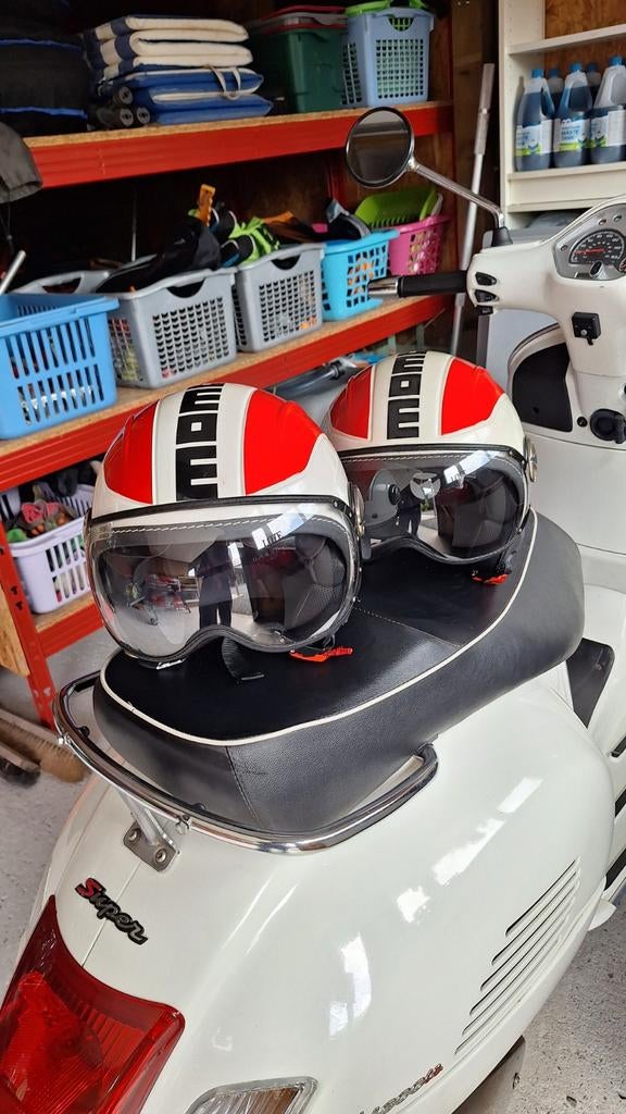 2 casques Jet MOMO Design, Fietsen en Brommers, Brommerhelmen, Ophalen of Verzenden