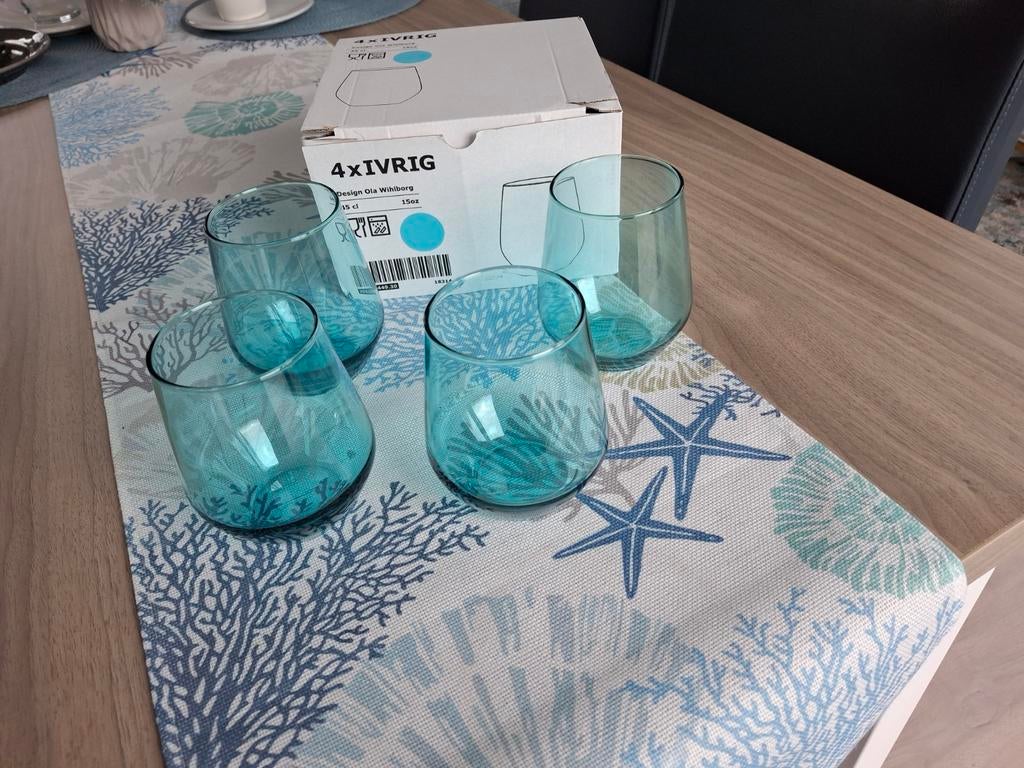 Set van 4 blauwe waterglazen ., Verzamelen, Glas en Drinkglazen, Ophalen