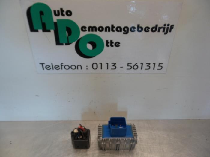 Voorgloei Relais van een Opel Combo (Combo 02-), Gebruikt, -, -, Opel