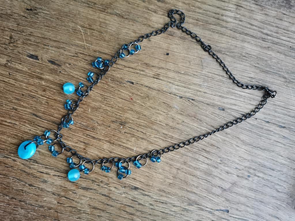 Halsketting turkoois met zwart metaal, Handtassen en Accessoires, Kettingen, Ophalen of Verzenden, Nieuw, Blauw