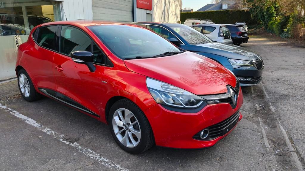 Renault Clio 1.2 i Essence 63 kw 
Année 2016, Autos, Renault, Rouge, Achat, Entreprise, Boîte manuelle
