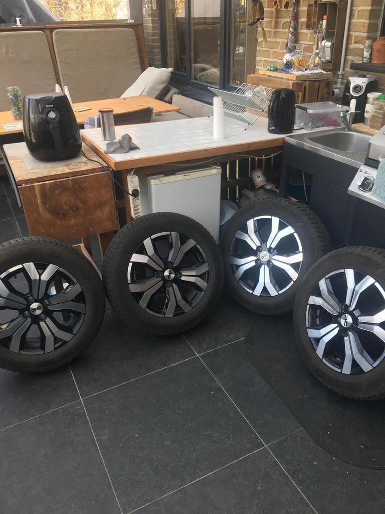 Winterbanden Dacia jogger, Auto-onderdelen, Banden en Velgen, Ophalen, Winterbanden