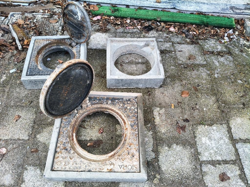 Zware gietijzeren putdeksels met betonnen kaders, Doe-het-zelf en Bouw, Ophalen, Nieuw, Overige materialen, Afvoer