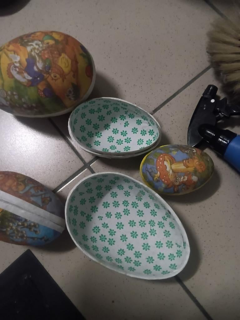 Vintage kartonnen paaseiere, Ophalen