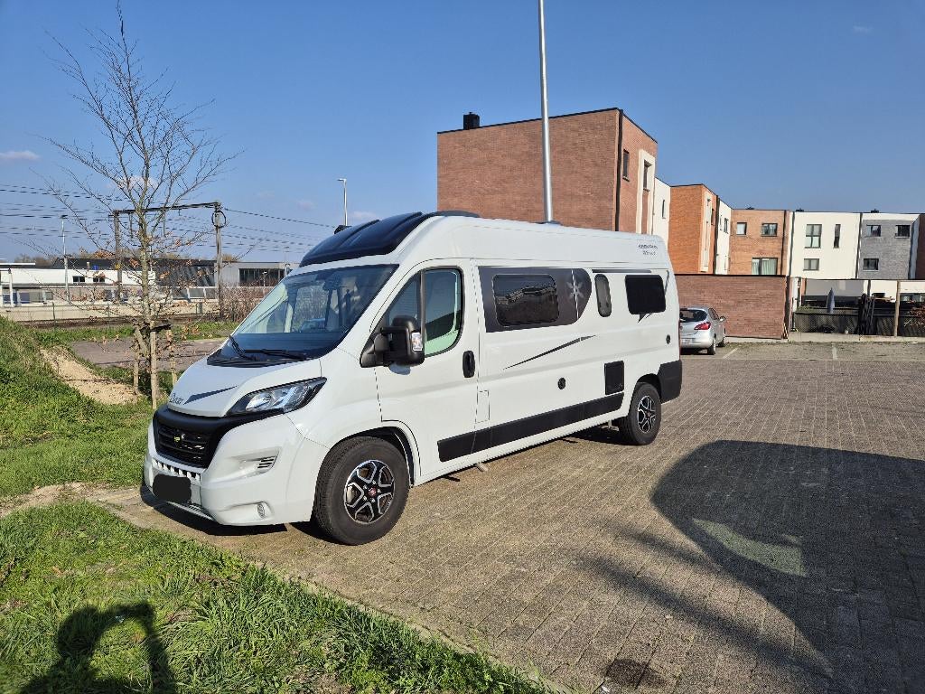 Karmann Dexter 580 (2024) – 140pk – 13.000km – Off Grid!, Caravans en Kamperen, Mobilhomes, Koelkast, Buscamper of Camperbus, Luifel