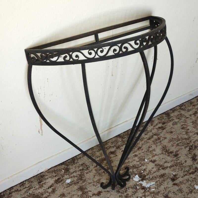 Console en fer forgé, Enlèvement