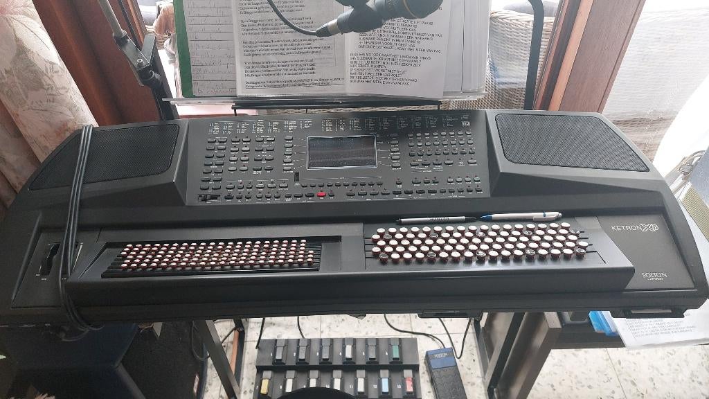 muzuekinstrument Keyboard  KETRON X8 met versterker, Muziek en Instrumenten, Ophalen, Zo goed als nieuw, Met standaard