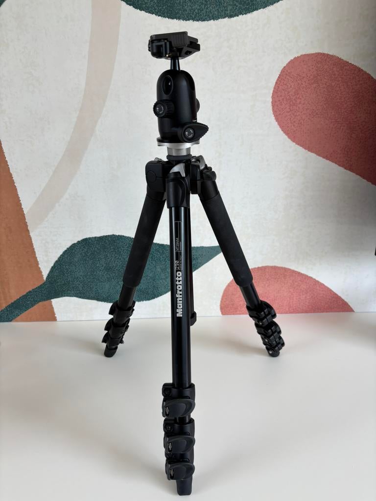Statief Manfrotto met balhoofd, Audio, Tv en Foto, Ophalen, Balhoofd, Zo goed als nieuw, 150 tot 175 cm