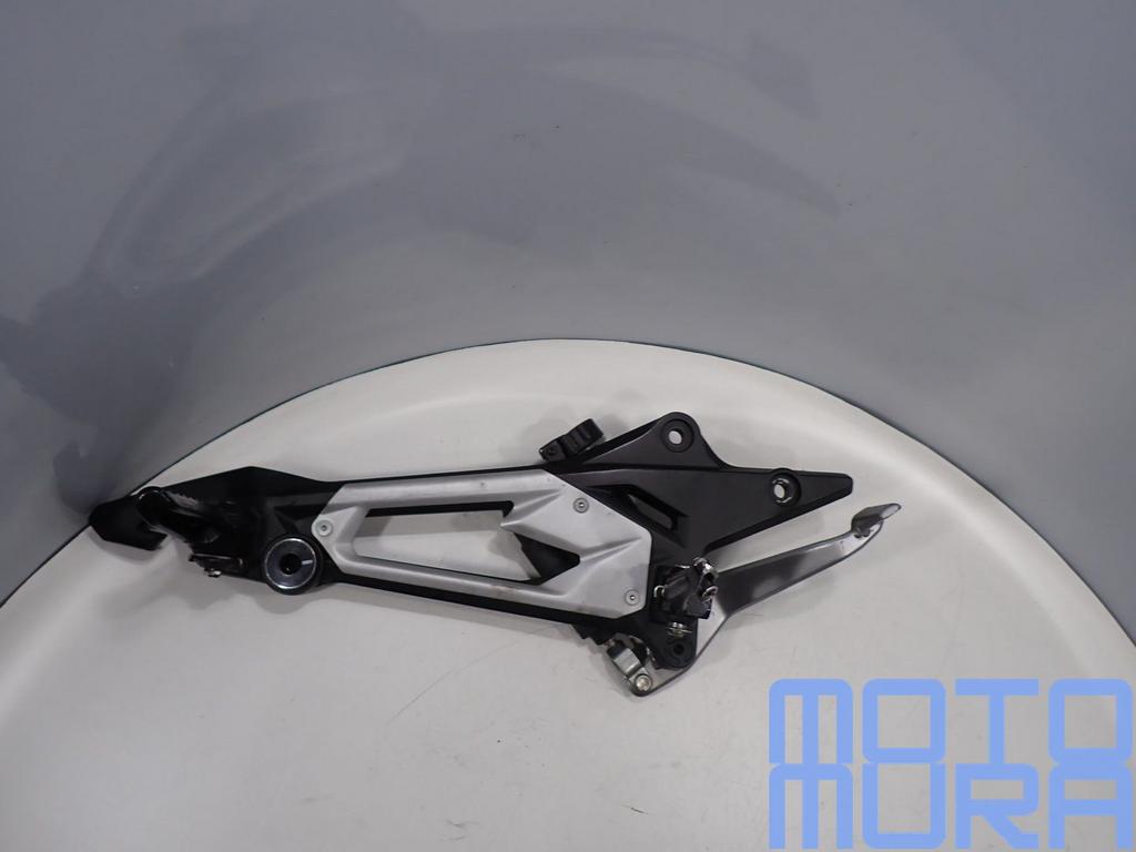 Voetsteun rechts voor de Kawasaki Z800 2012 - 2016 Z 800 rec, Gebruikt, -, -, Ophalen of Verzenden