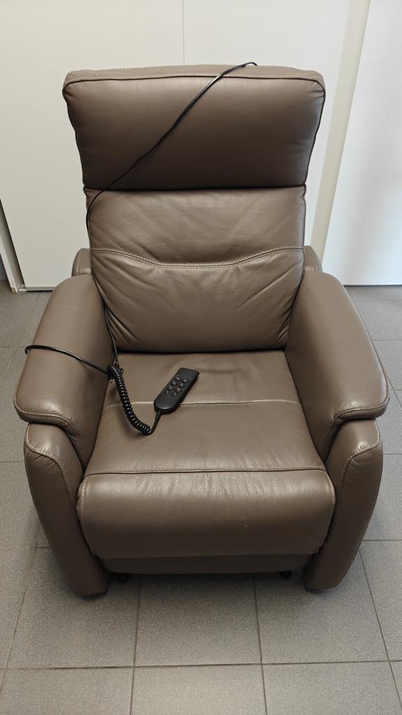 Relaxzetel elektrisch met afstandsbediening, Moins de 75 cm, Comme neuf, Enlèvement, 50 à 75 cm