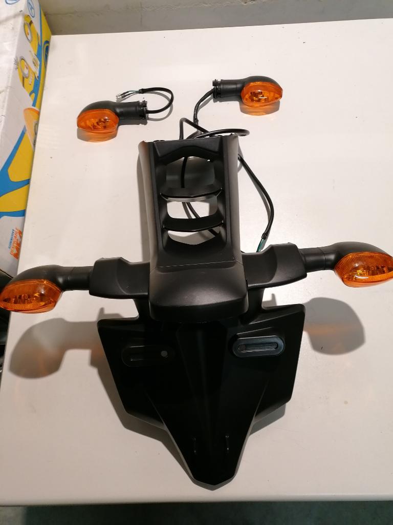 Yamaha FZ8 FZ1 2006-12 Support de plaque origine impeccable, Ophalen, Zo goed als nieuw