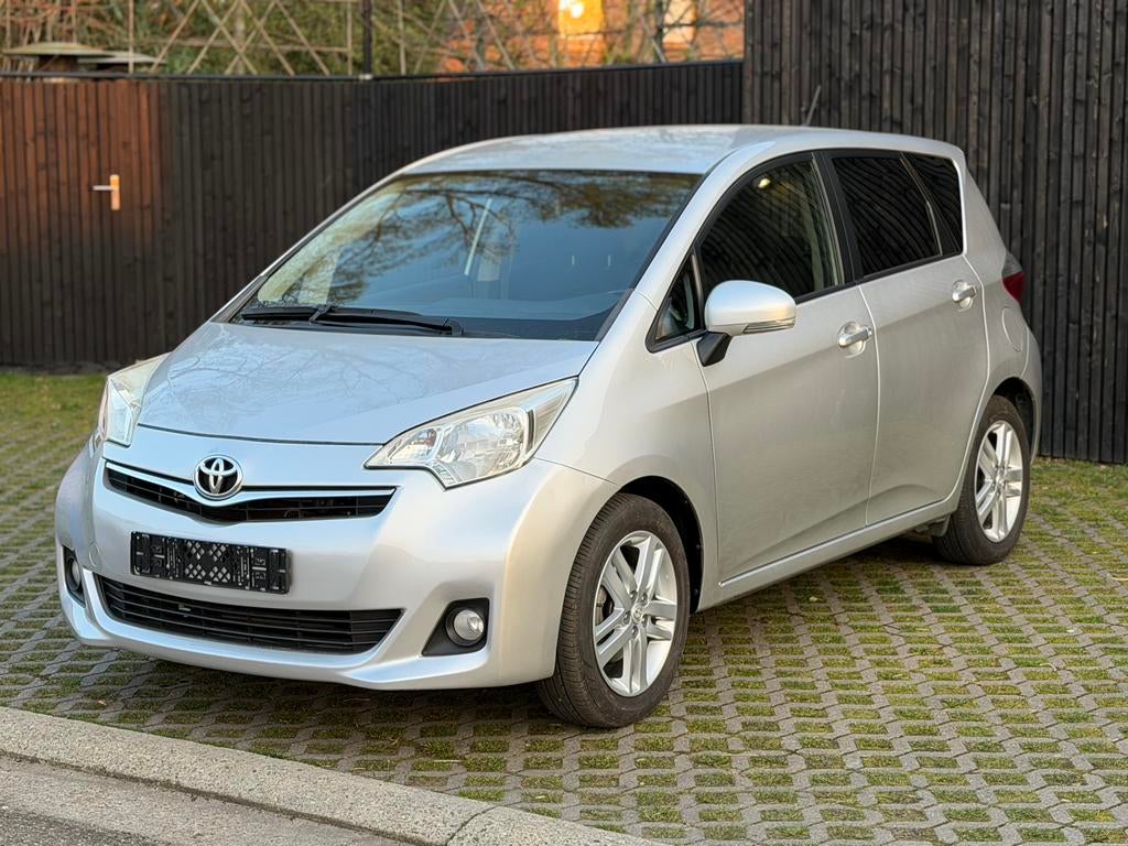 Toyota verso s 1.3 Vvt-i Multidrive CVT  Automaat/camera, Auto's, Toyota, Automaat, Euro 5, Stof, Zwart