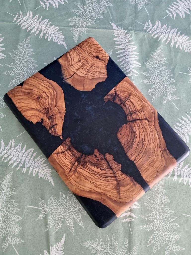 Planche à tapas style poker - bois d'olivier et époxy, Enlèvement ou Envoi, Neuf, Rectangulaire, Bois