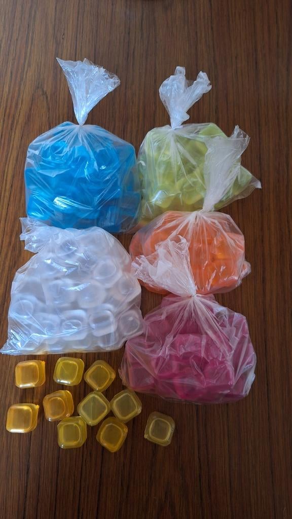 Herbruikbare ijsblokjes gekleurd plastic, Elektronische apparatuur, Koelkasten en IJskasten, Zo goed als nieuw, Ophalen of Verzenden