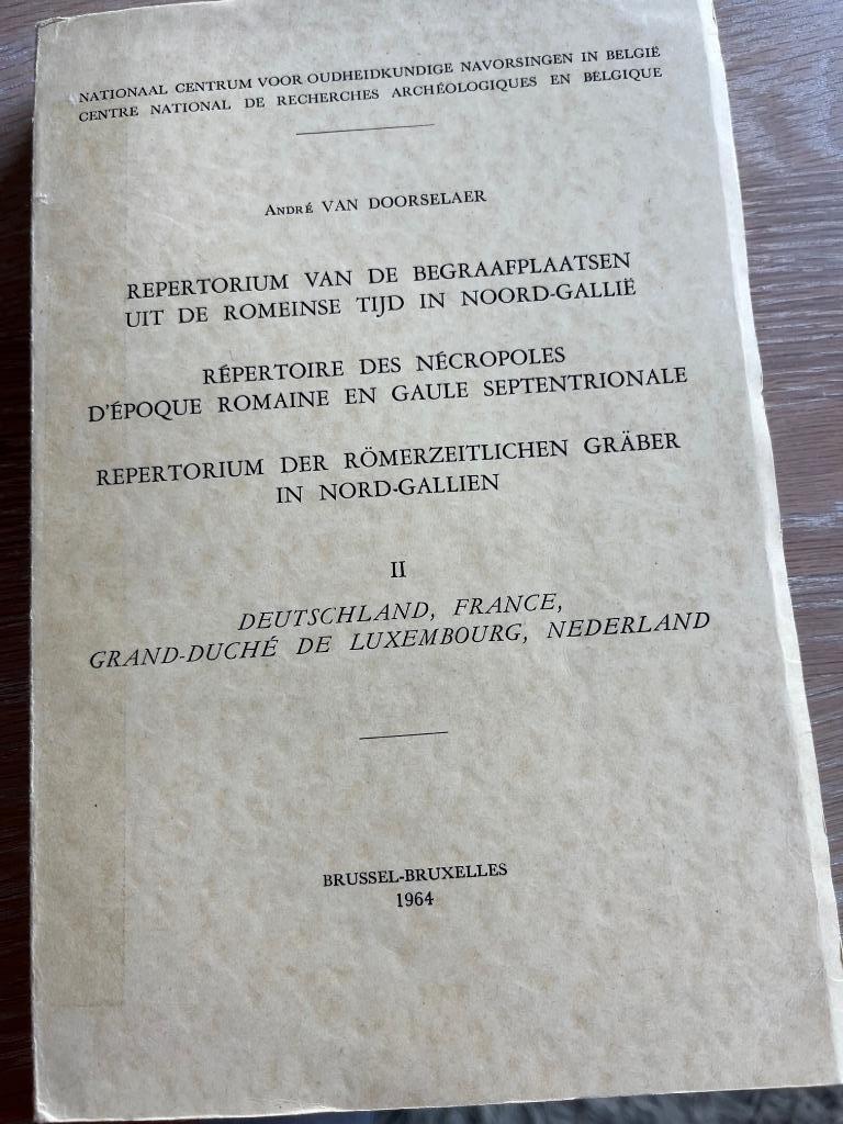 cimetières romains van doorselaar, Enlèvement ou Envoi, Comme neuf, André Van Doorselaer