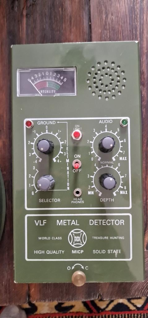 Détecteur des métaux des années 80-90
VLF métal detector, Enlèvement ou Envoi, Utilisé, Plus de 30 cm