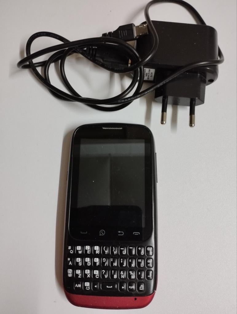 Een gsm toestel waar je 6 foto's kan mee trekken kleur zwart, Telecommunicatie, Mobiele telefoons | Blackberry, Ophalen, Zwart