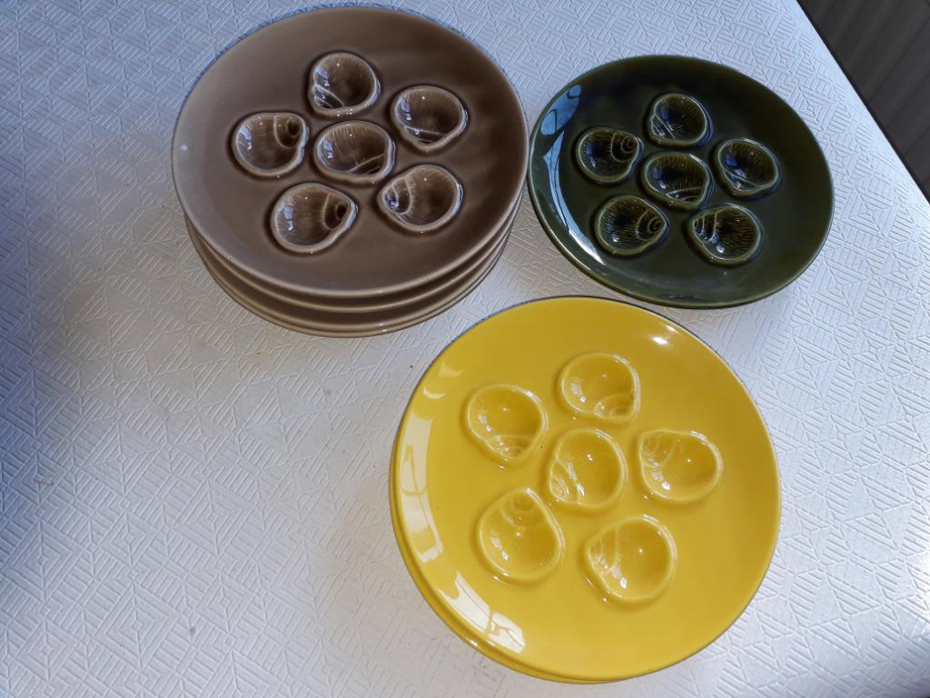 Assiettes à escargots, Maison & Meubles, Enlèvement, Comme neuf, Céramique, Uni