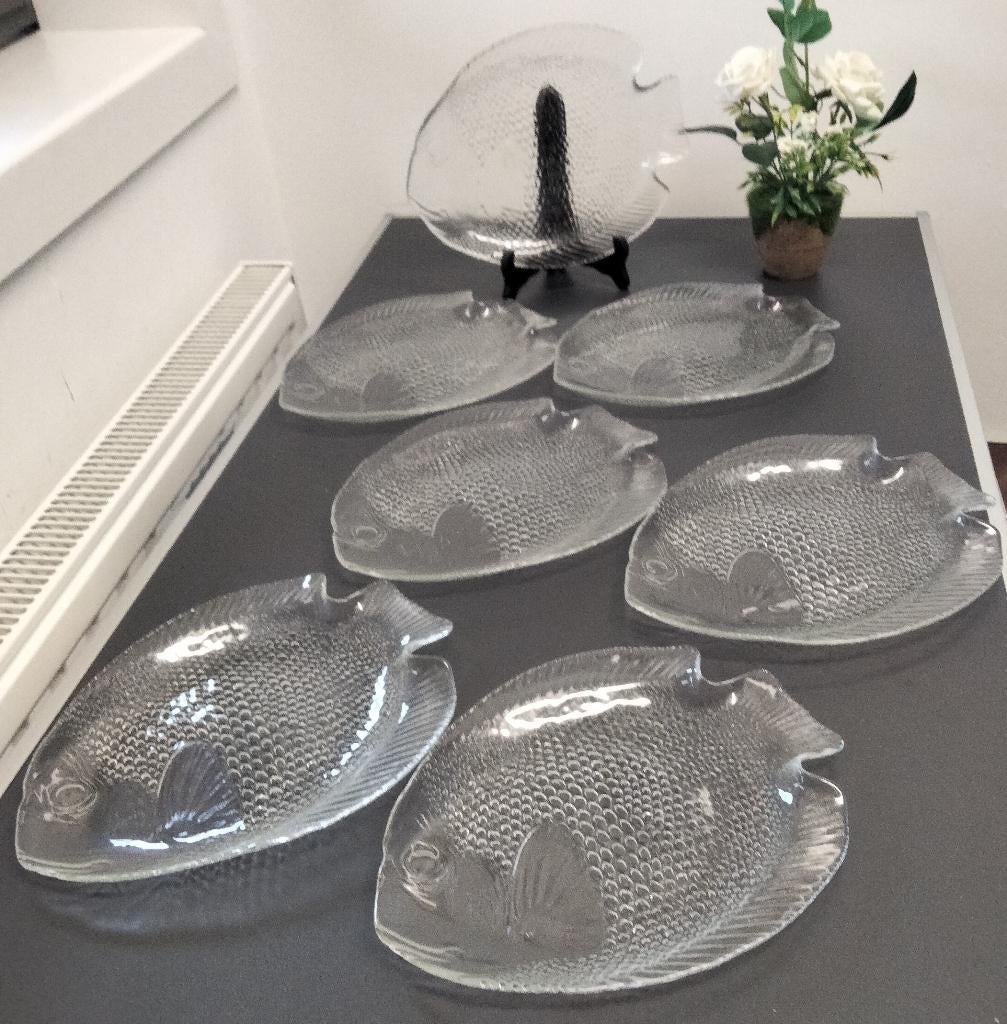 7 Belles Assiettes en Forme de Poissons " ARCOROC  FRANCE ", Maison & Meubles, Assiettes(s), Enlèvement ou Envoi, Comme neuf, Verre