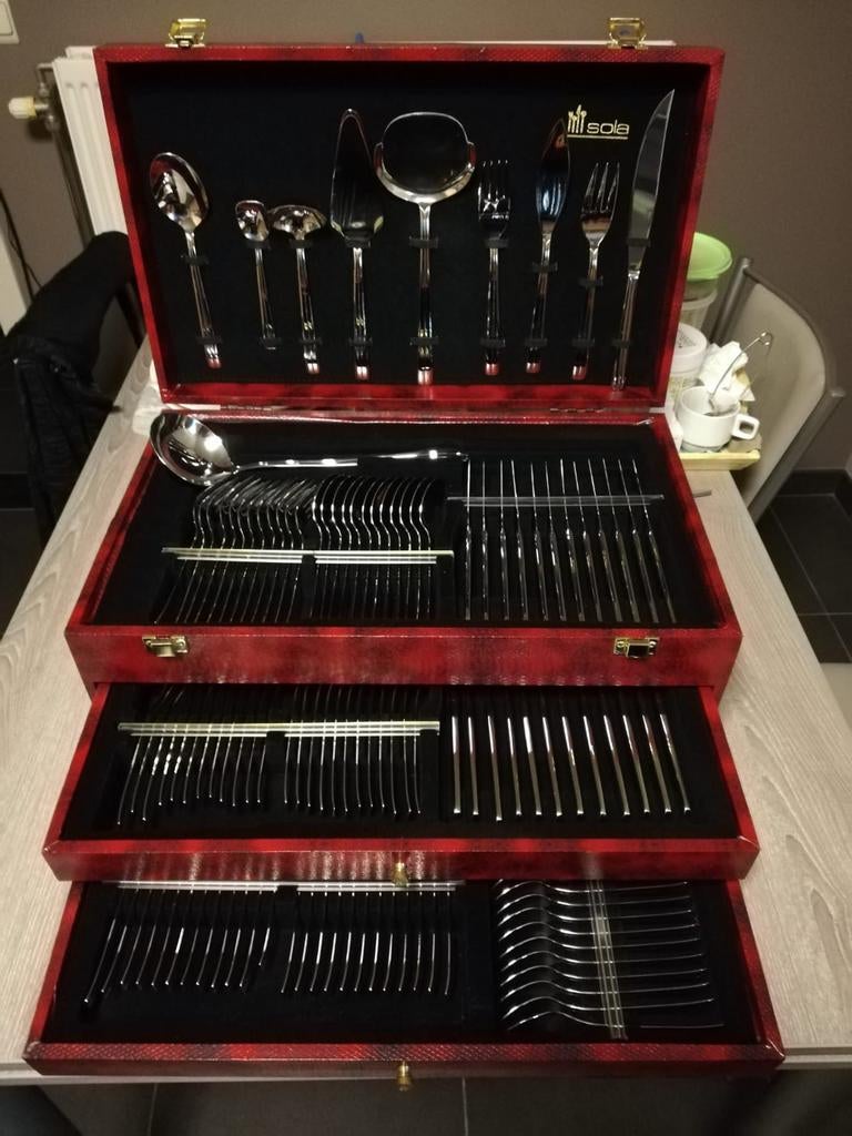 Bestekkoffer Sola 130 delig., Enlèvement, Comme neuf