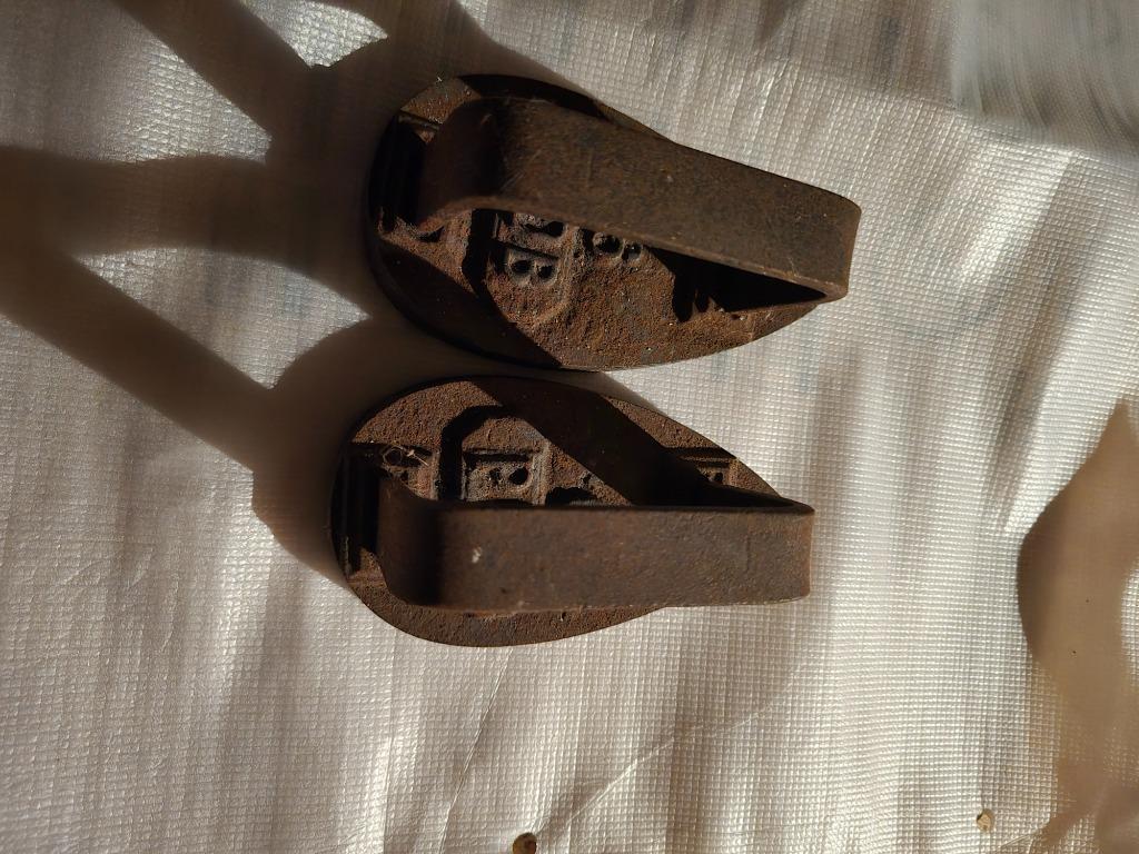 Twee strijkijzers als decoratie, Antiquités & Art, Enlèvement