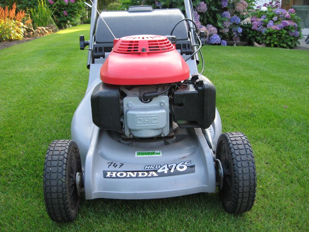 Grasmaaier Honda , zelftrekkend, 6pk, effect voetbalplein, Ophalen, Zo goed als nieuw, Opvangbak